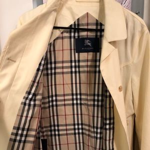 Women’s Burberry Trenchcoat